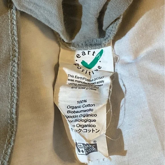 Iceland Gray T-Shirt - Picture 2 of 2